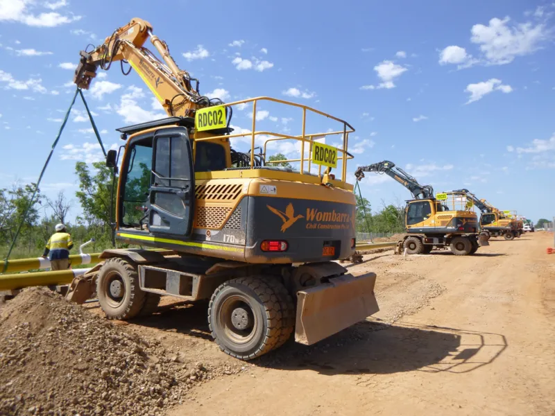 Wheeled excavator fleet pipe laying