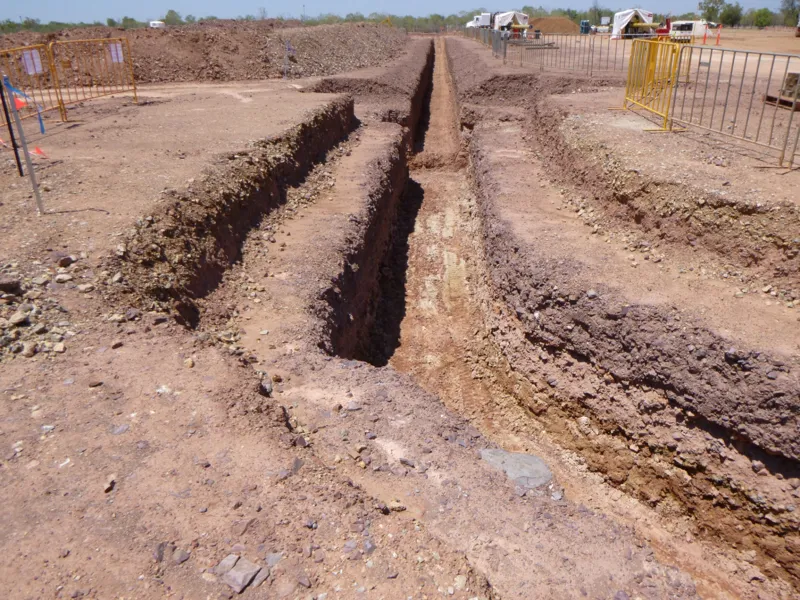 Deep trench benched site